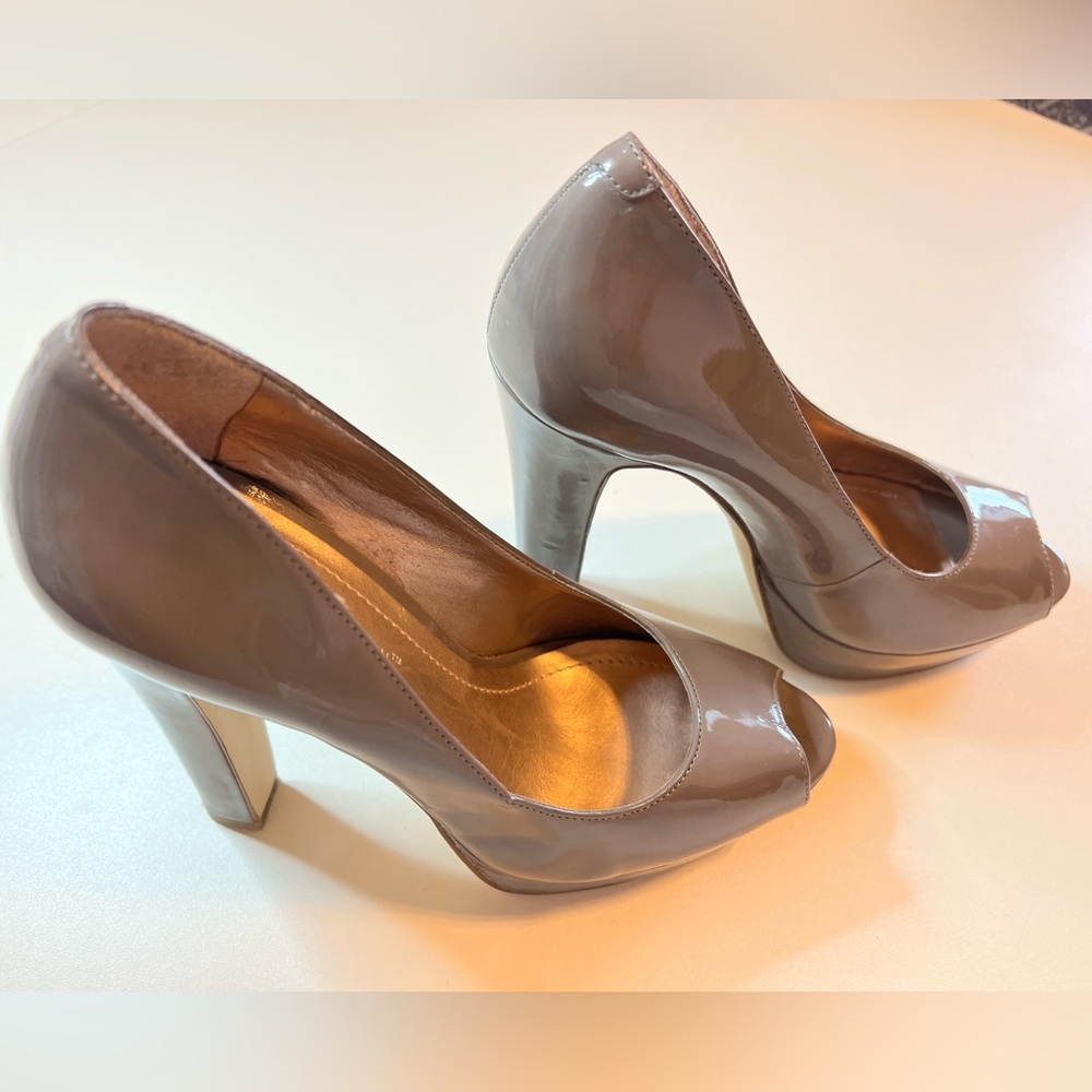 BCBGeneration Jaxx Patent Taupe Peep-Toe, Size 7 - 5” Chunky Heel 1” Platform.